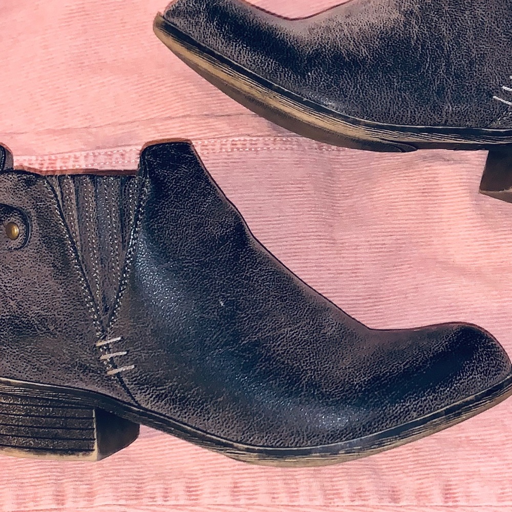 zip-up low booties